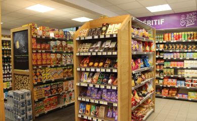 Sherpa supermarket Vallandry shelves